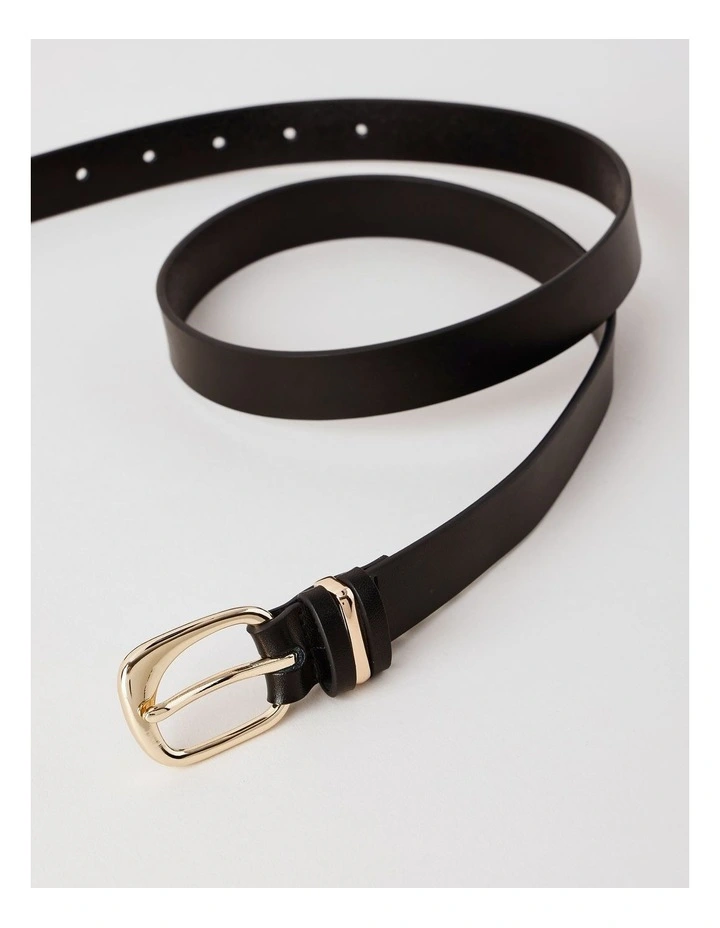 Curve Detail Buckle Belt in Black image 3