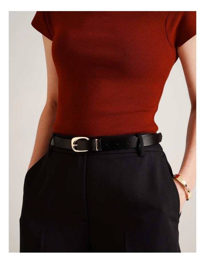 Curve Detail Buckle Belt in Black image 4