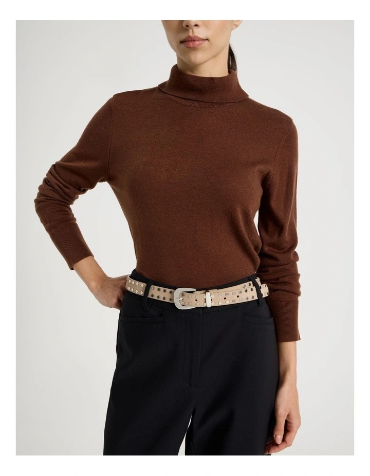 Cara Belt in Natural image 4