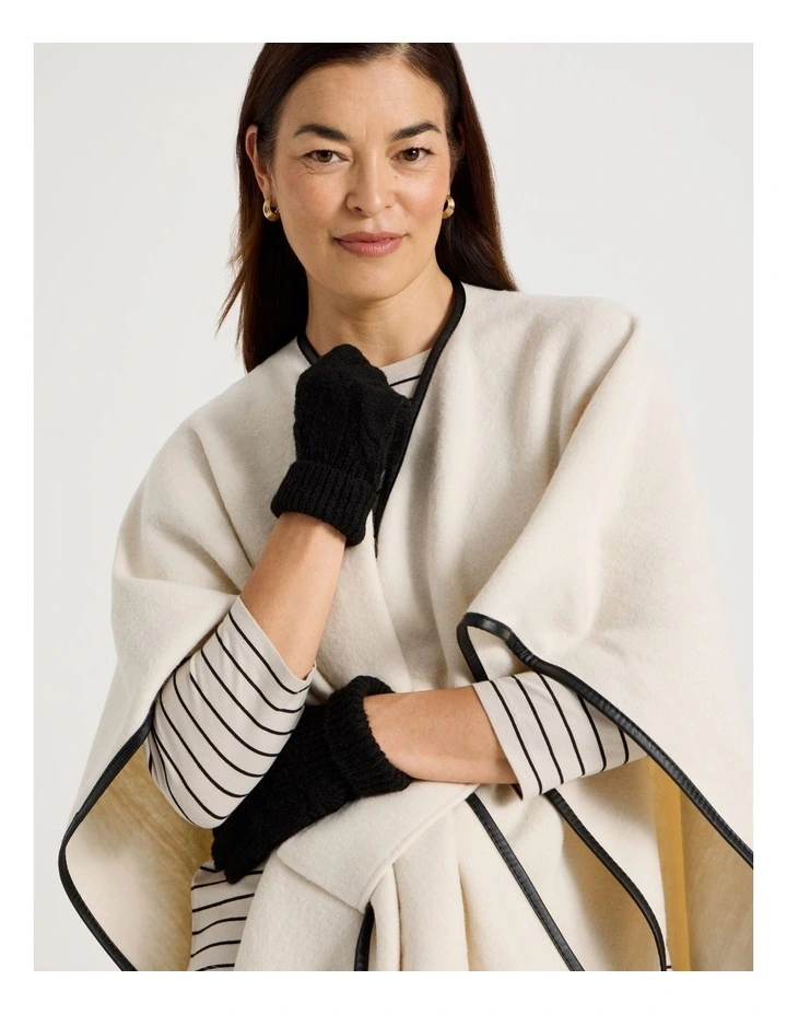 June Cable Gloves in Black image 2