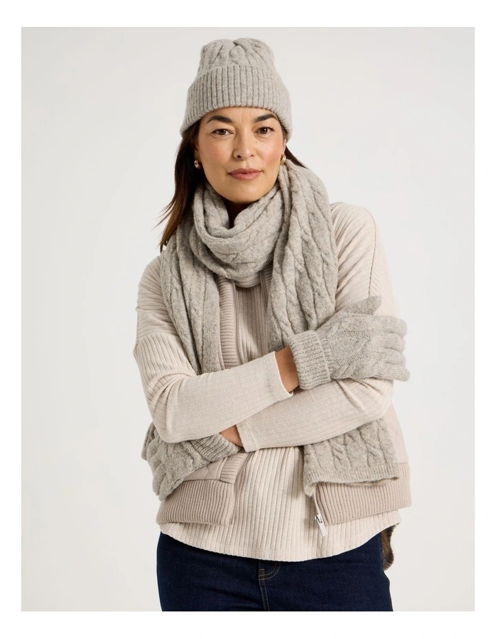 June Cable Gloves in Oatmeal image 2