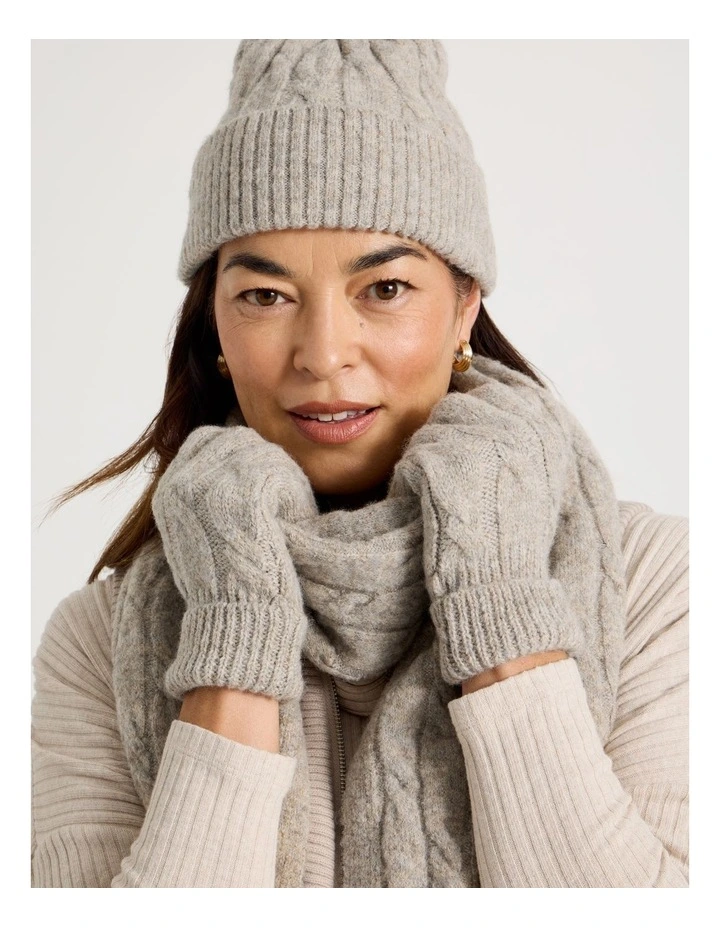 June Cable Gloves in Oatmeal image 4