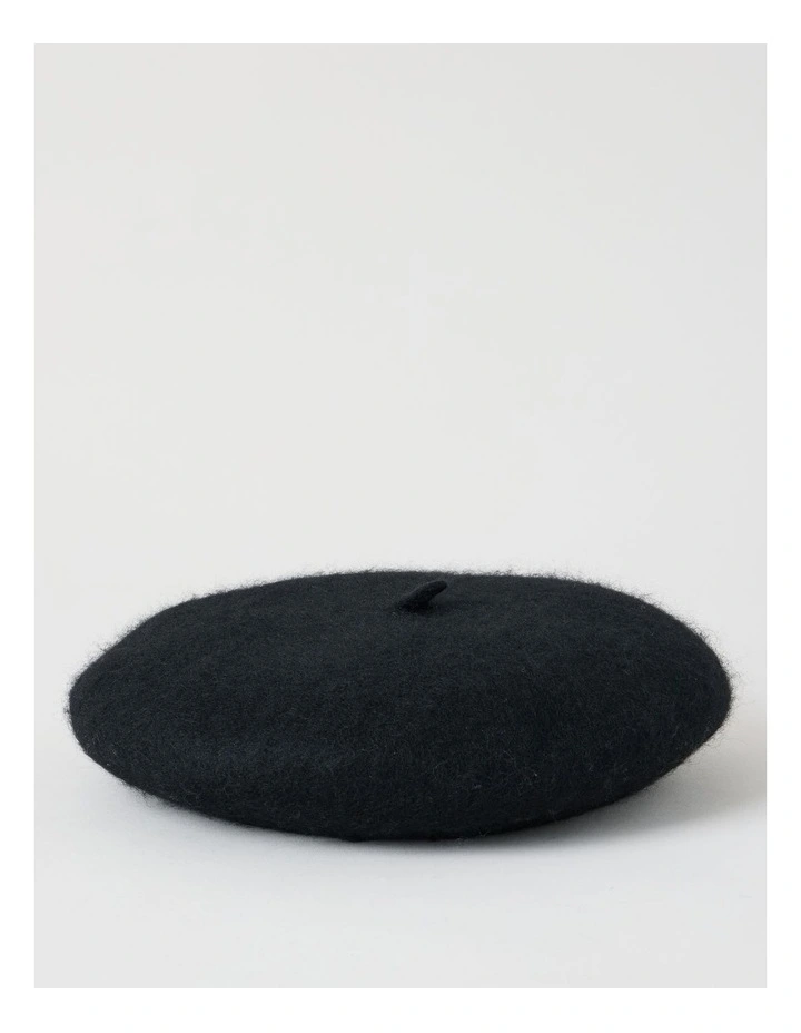 Beret Winter Hat in Black image 1