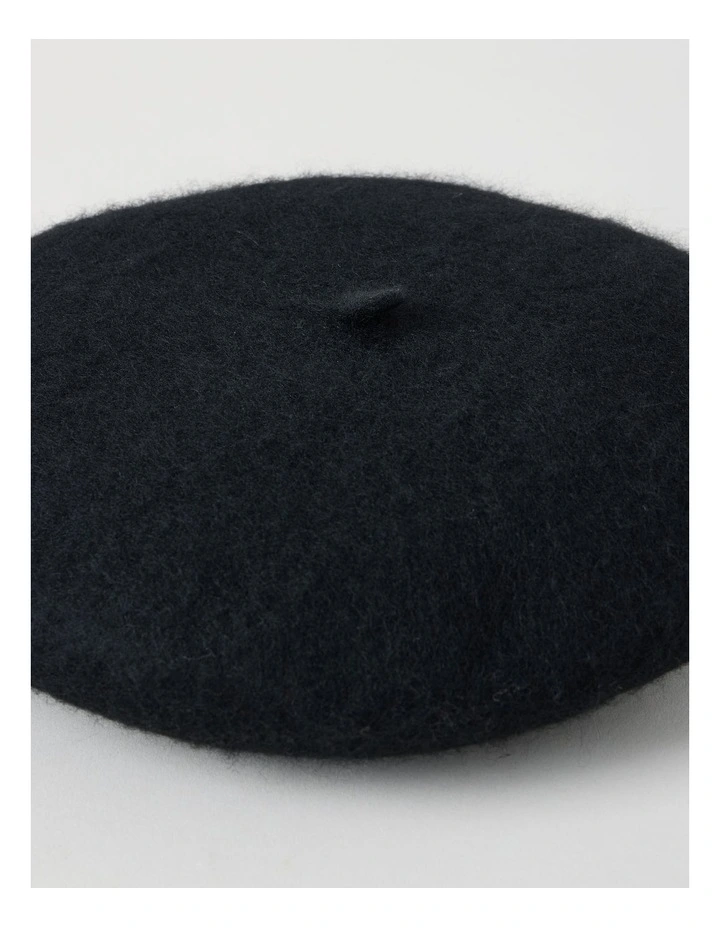 Beret Winter Hat in Black image 3
