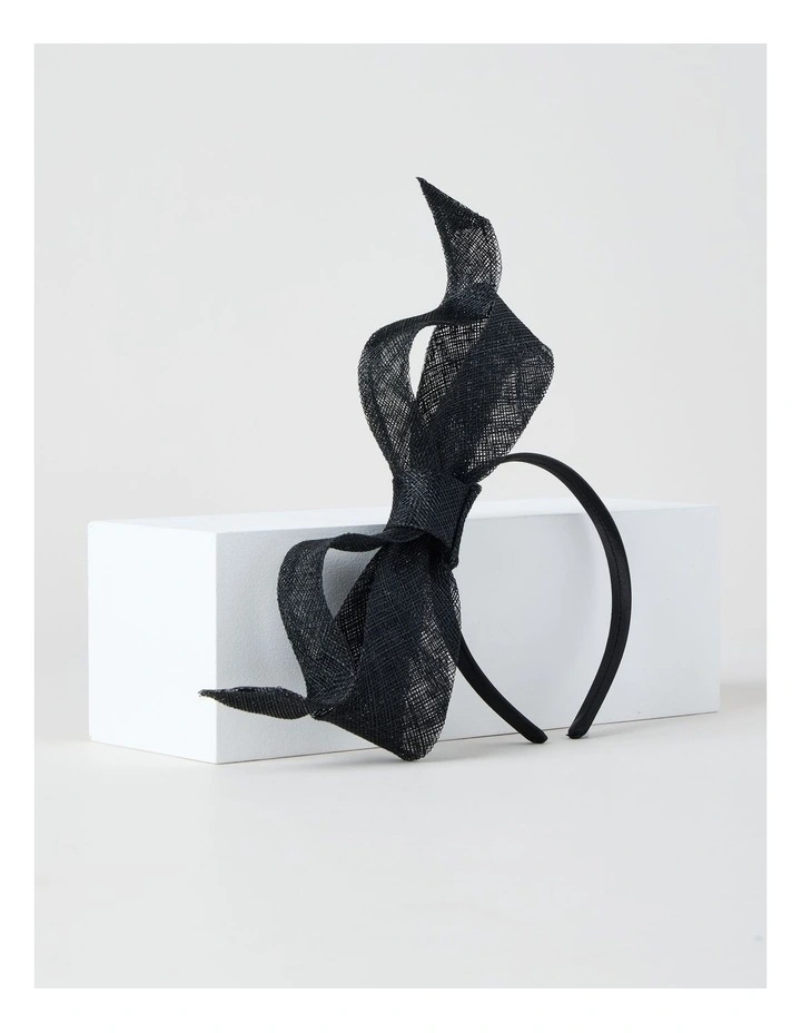 Fascinator in Black image 1