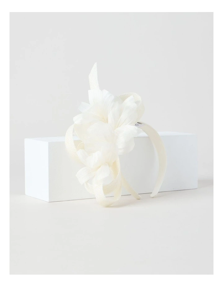 Fascinator in Ivory image 1