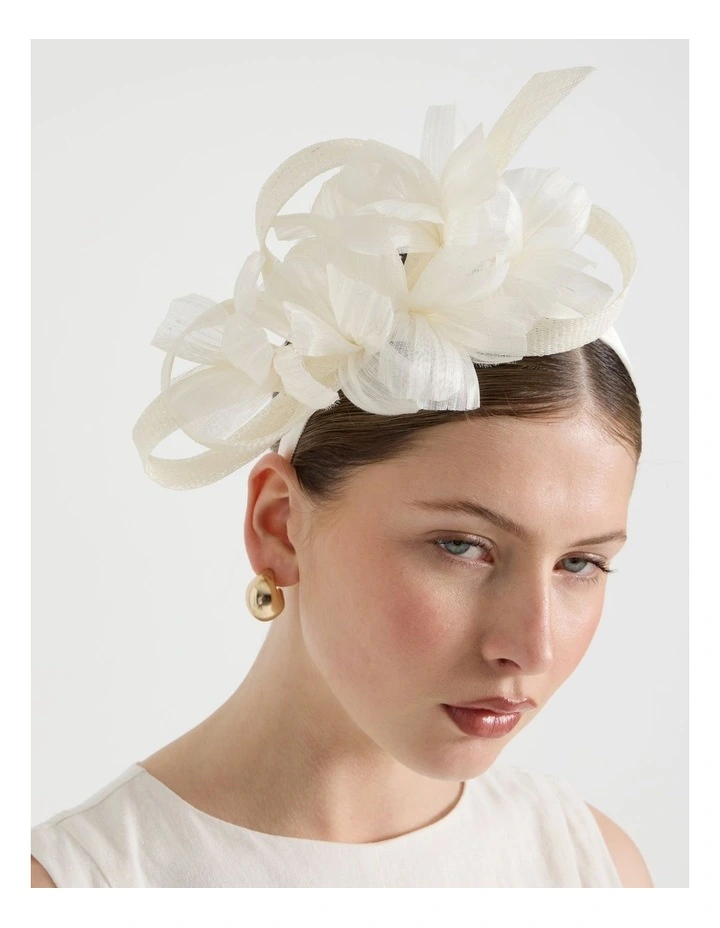 Fascinator in Ivory image 4