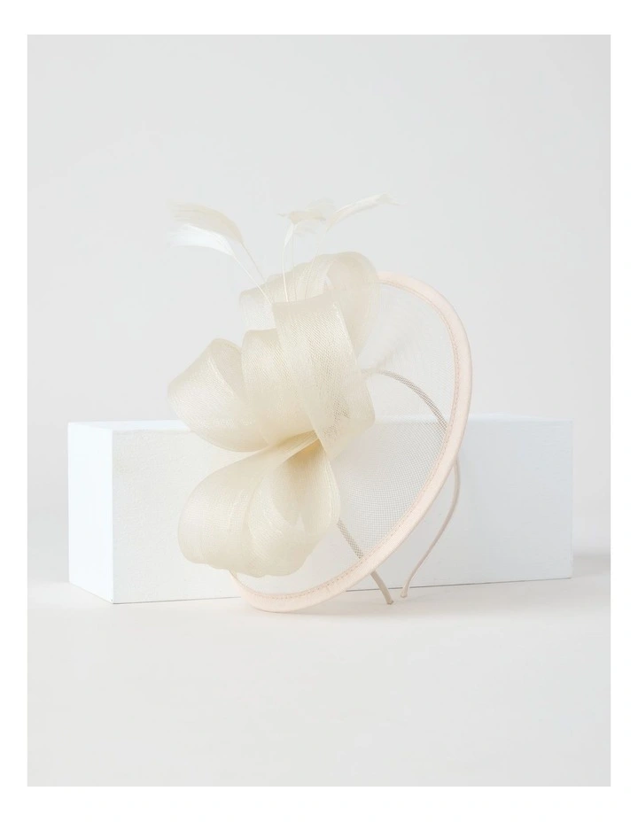 Fascinator in Ivory image 1