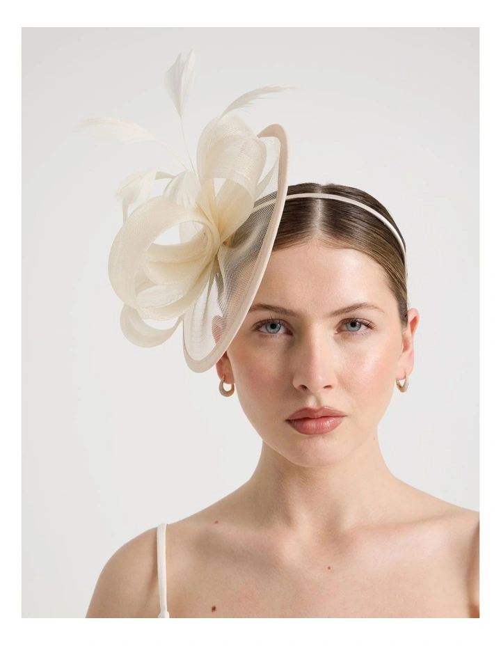 Fascinator in Ivory image 4