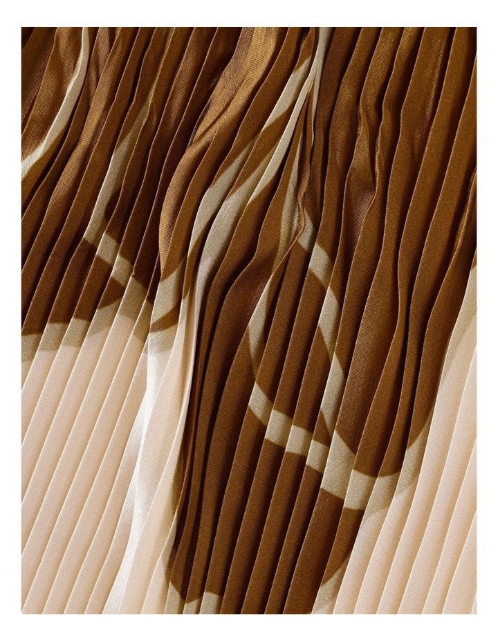 Somerset Pleated Headscarf in Black/Camel image 3