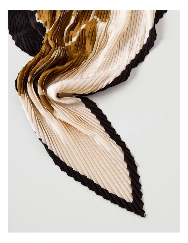 Somerset Pleated Headscarf in Black/Camel image 5