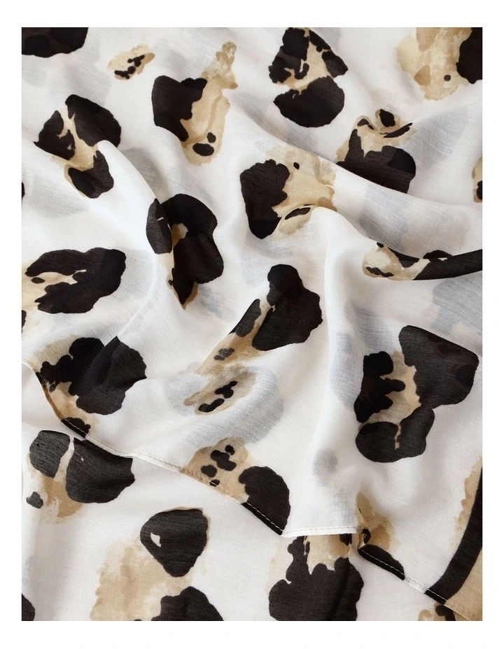Lightweight Scarf in Animal image 3