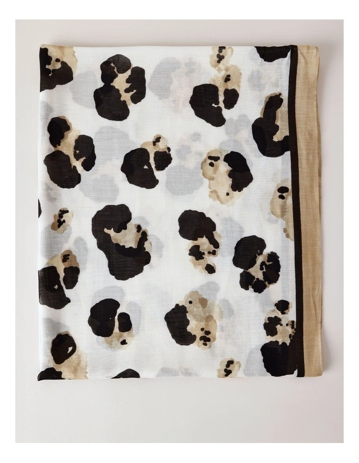 Lightweight Scarf in Animal image 5