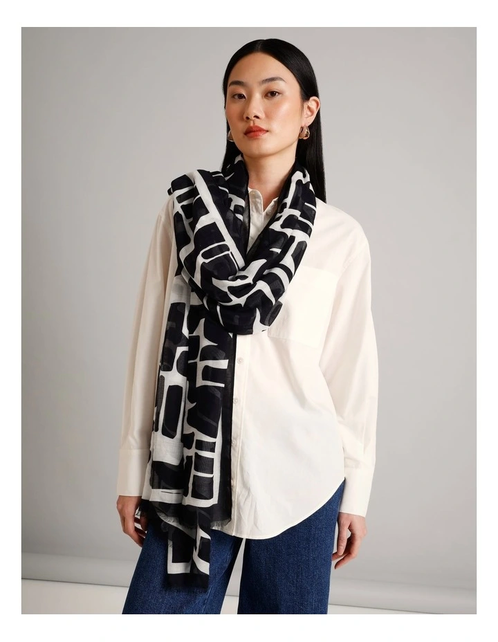 Lightweight Scarf in Black/White image 2