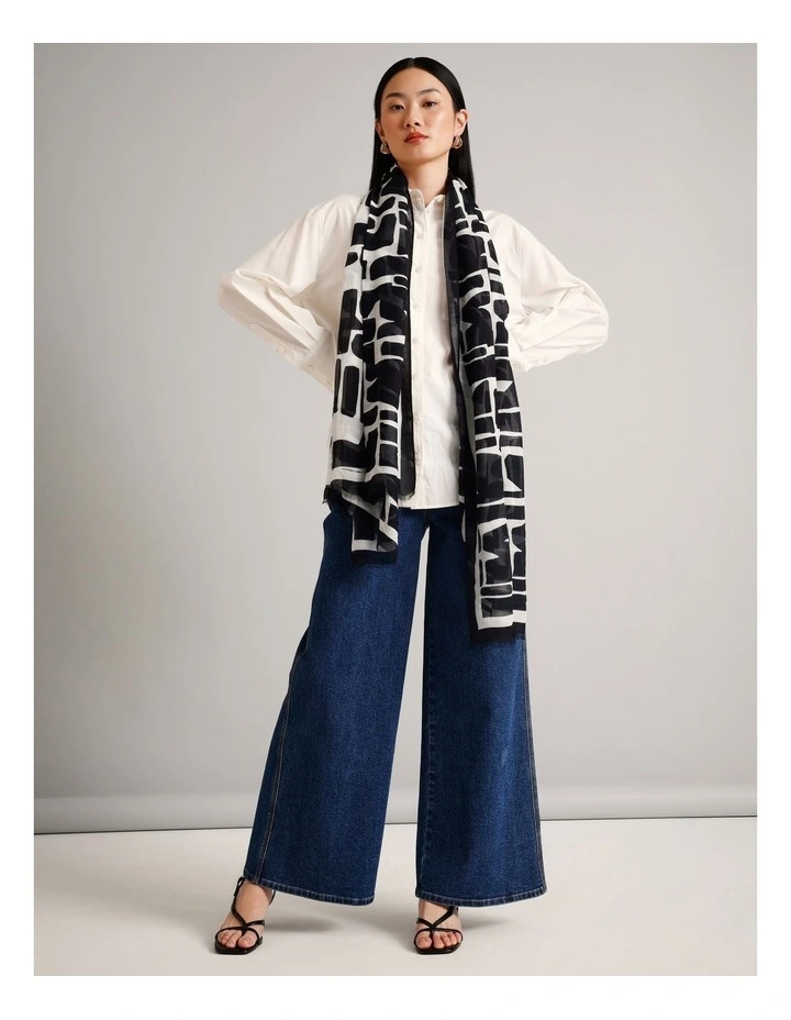 Lightweight Scarf in Black/White image 4