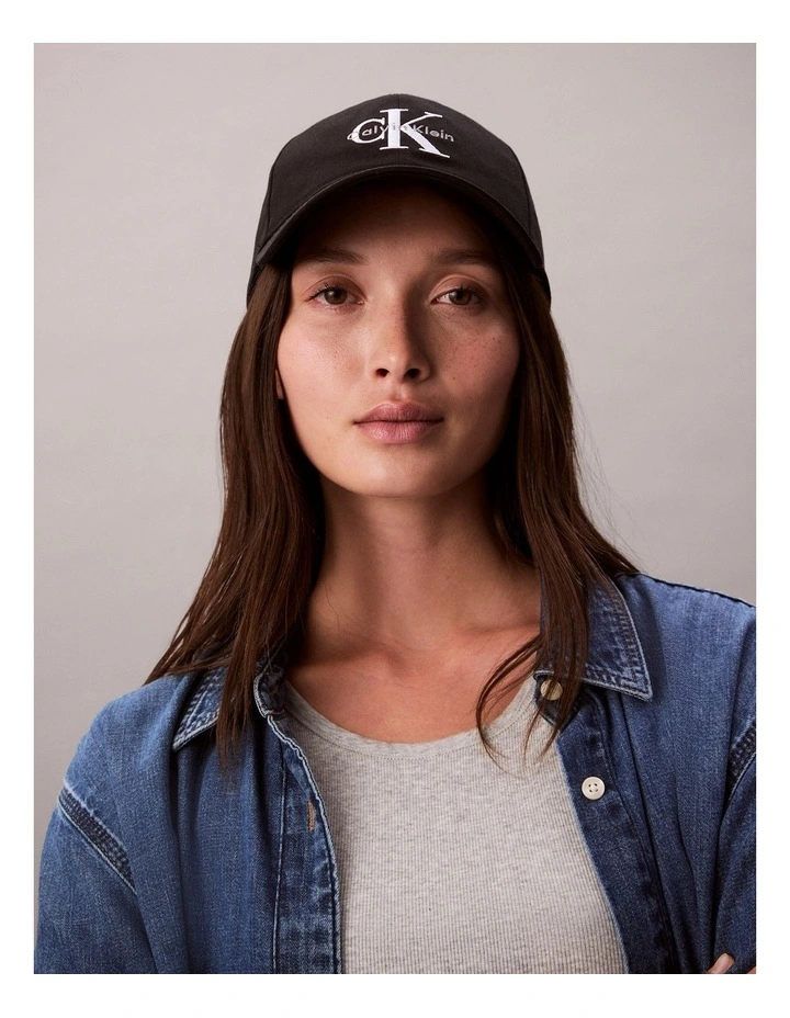 Twill Logo Cap in Black image 2