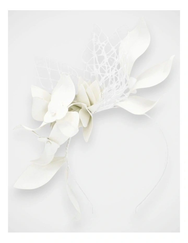 Fs1193 Dulcie White Fascinator Fascinator in White image 3