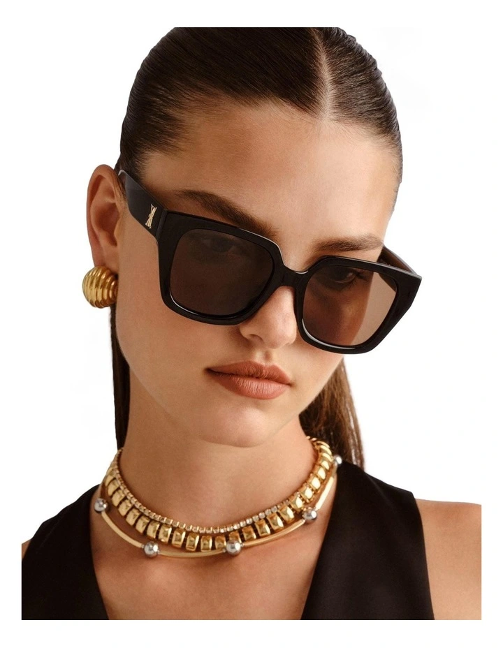 The Illusion Sunglasses in Black image 4