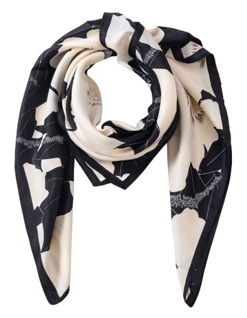 Black/Ivory colour