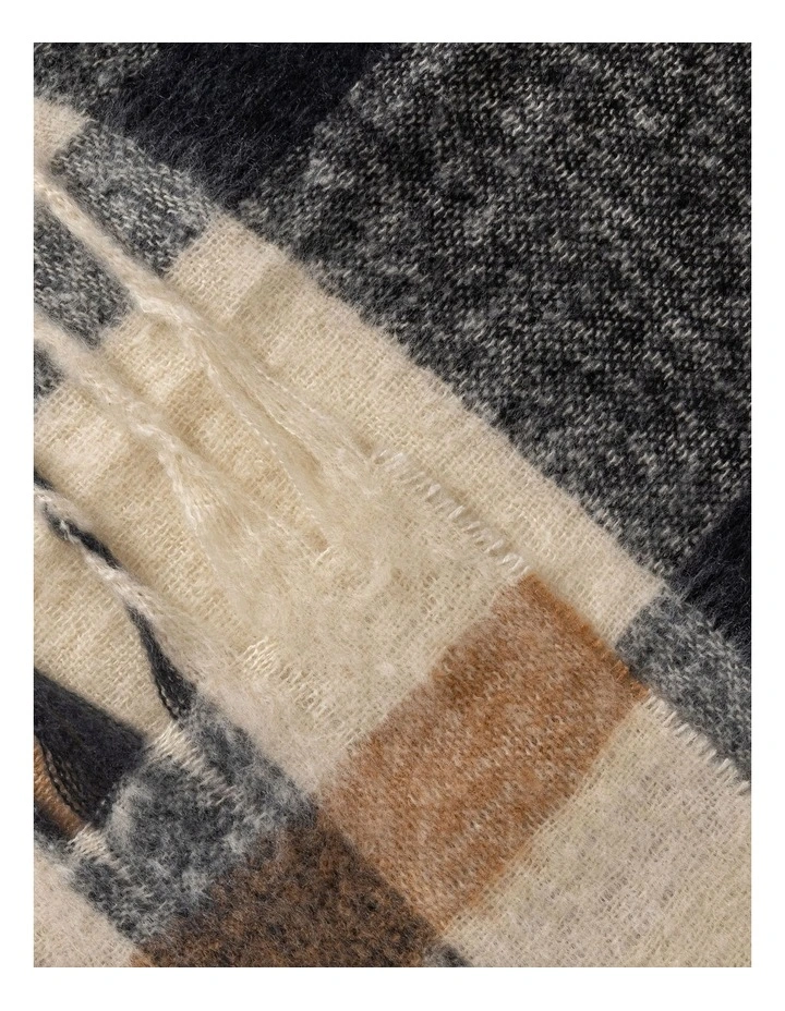 Plaid With Fringing Winter Scarf in Black/Ivory image 2