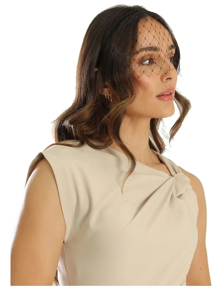 Lucia Veil Headpiece in Black image 4
