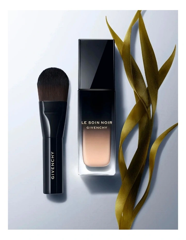 Le Soin Noir Foundation Serum 30ml image 4