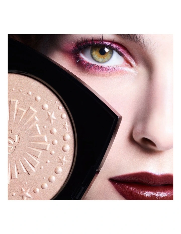 DIAMOND DUST Oversize Illuminating Powder image 6