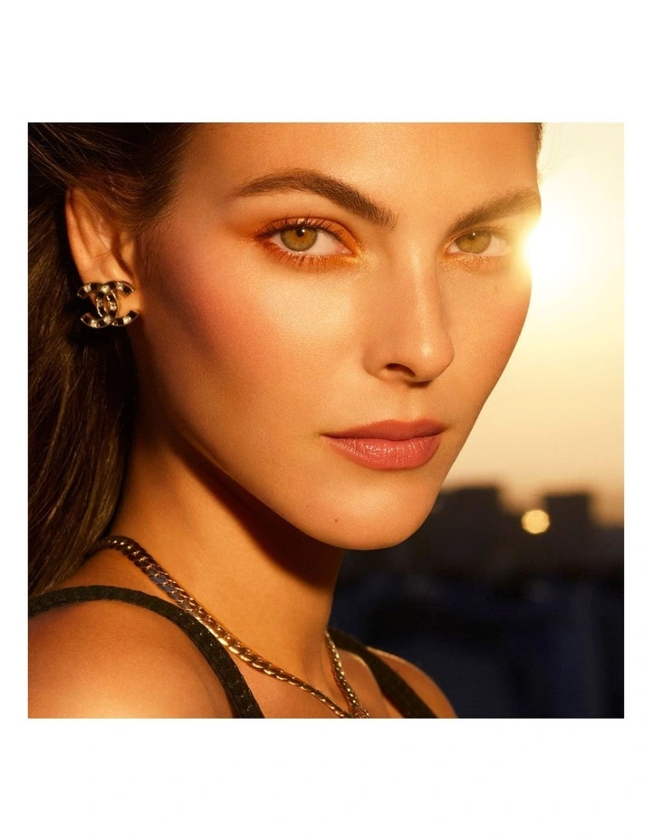 LES BEIGES HEALTHY GOLDEN GLOW POWDER Exclusive Creation Illuminating Powder Duo image 4