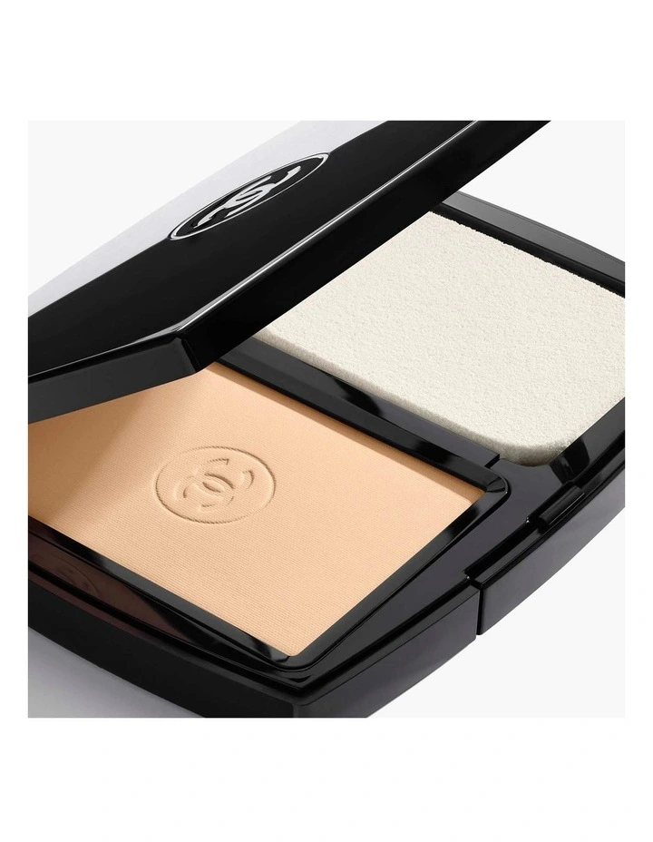 Chanel Ultra Le Teint Flawless Finish Compact Foundation image 2