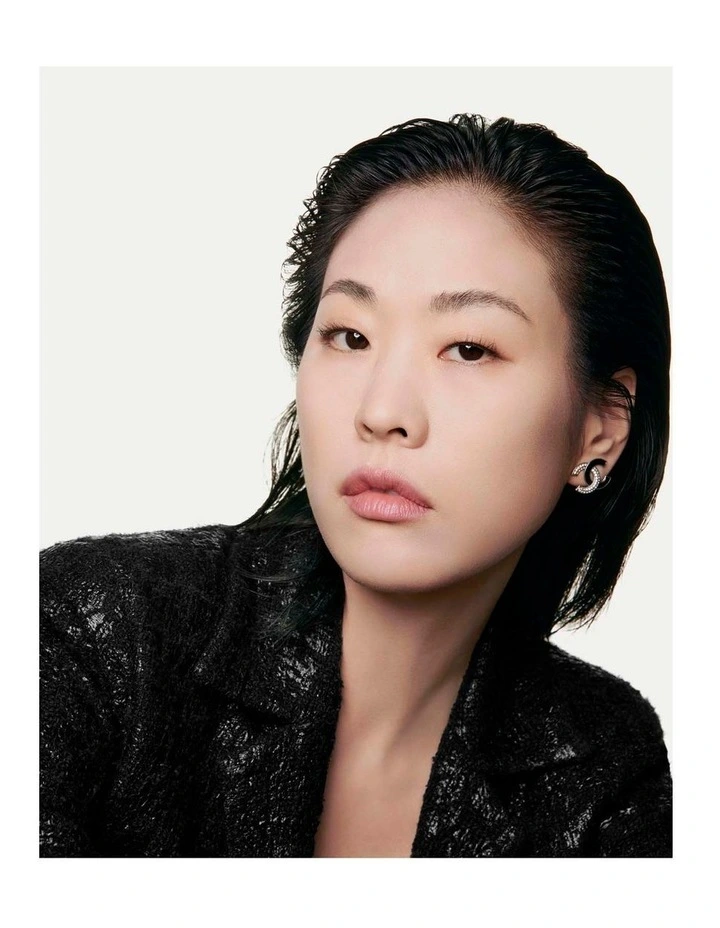 Chanel Ultra Le Teint Flawless Finish Compact Foundation image 4
