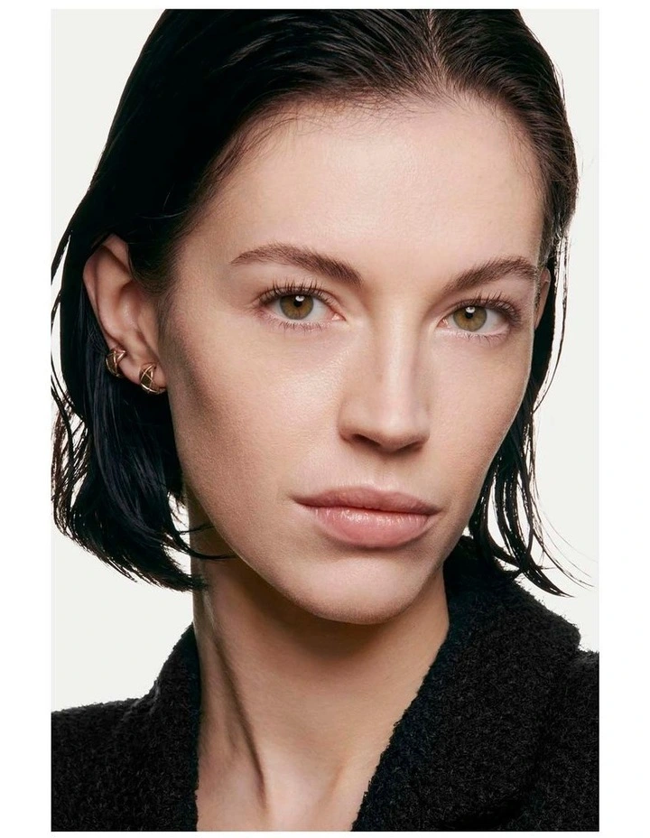 Chanel Sublimage L'Essence De Teint Serum Foundation image 4