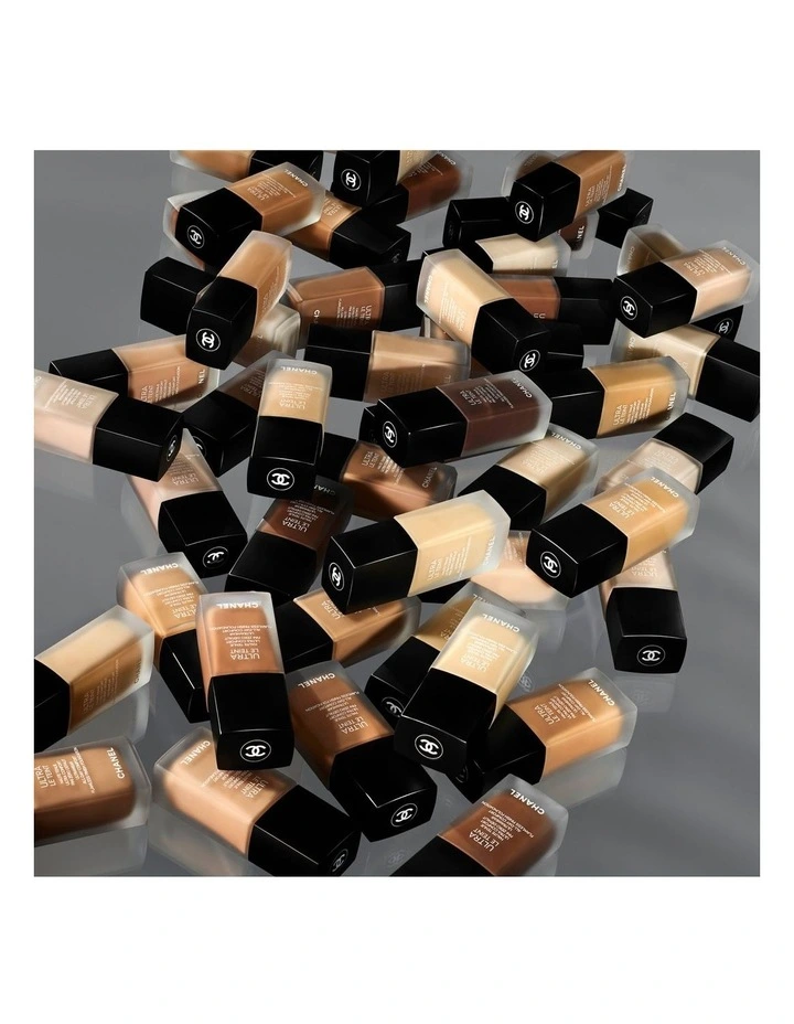 Chanel Ultra Le Teint Fluide Flawless Finish Foundation image 6