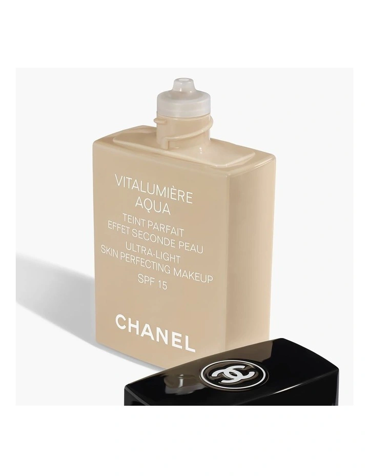 VITALUMIÈRE AQUA Ultra-Light Skin Perfecting Makeup SPF 15