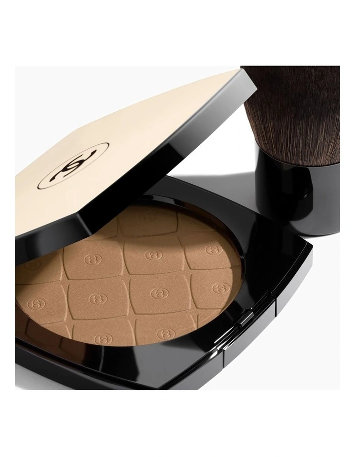 Luminous Powder for a Healthy Sun-Kissed Glow. Face and Body. Oversize Format. image 2
