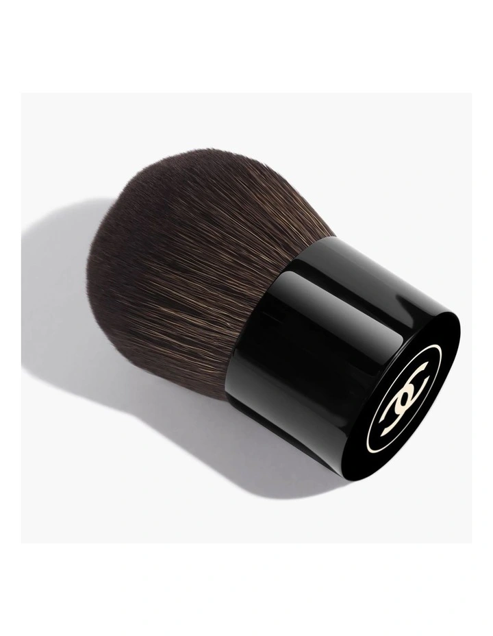 LES BEIGES OVERSIZE KABUKI BRUSH Oversize Kabuki Brush for Face and Body. image 2