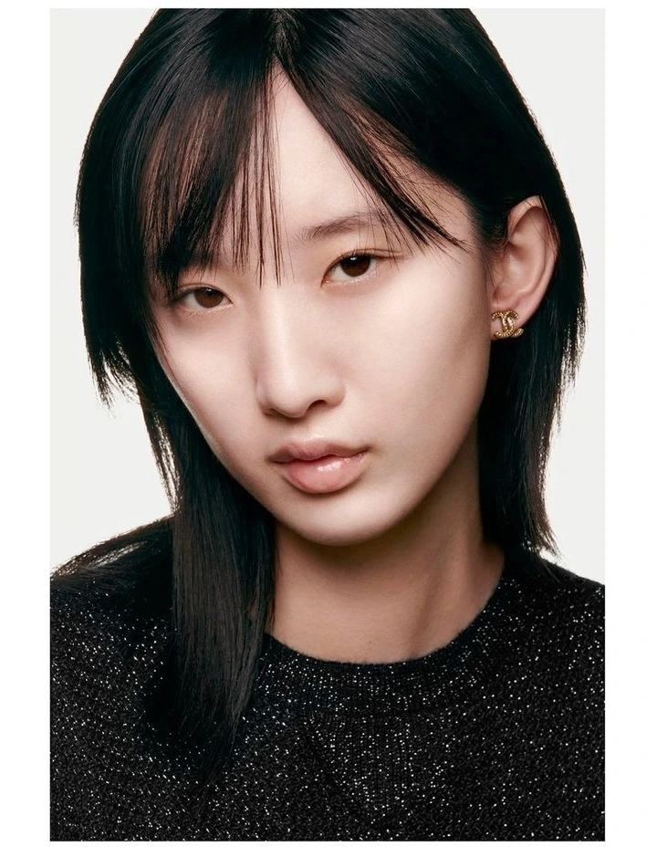 Chanel Les Beiges Healthy Glow Gel Touch Foundation image 3