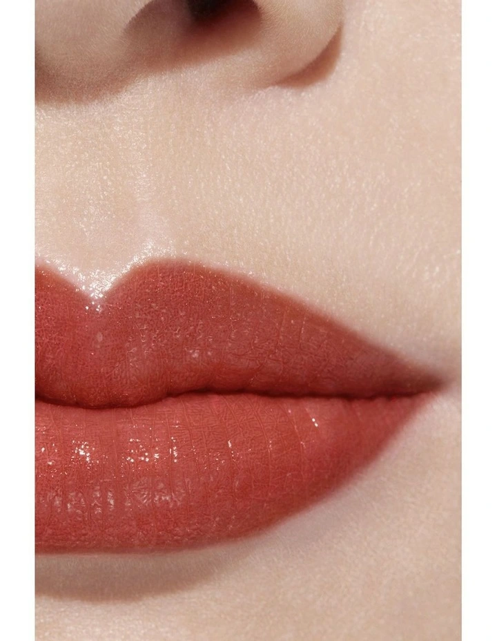 ROUGE COCO BAUME − SATIN Hydrating Beautifying Tinted Lip Balm − Buildable Colour image 4