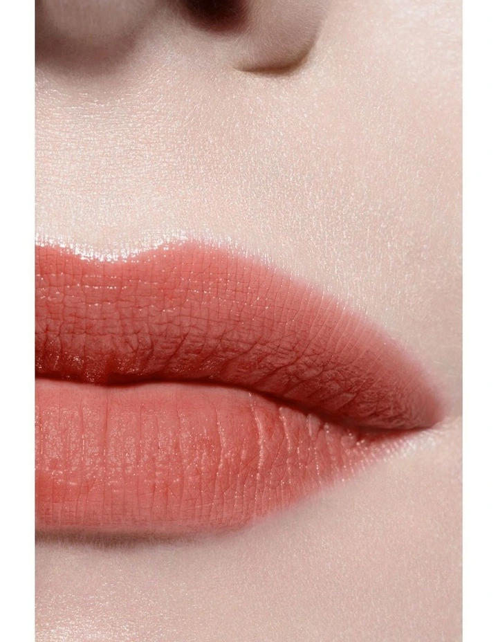 ROUGE COCO BAUME − SATIN Hydrating Beautifying Tinted Lip Balm − Buildable Colour image 3