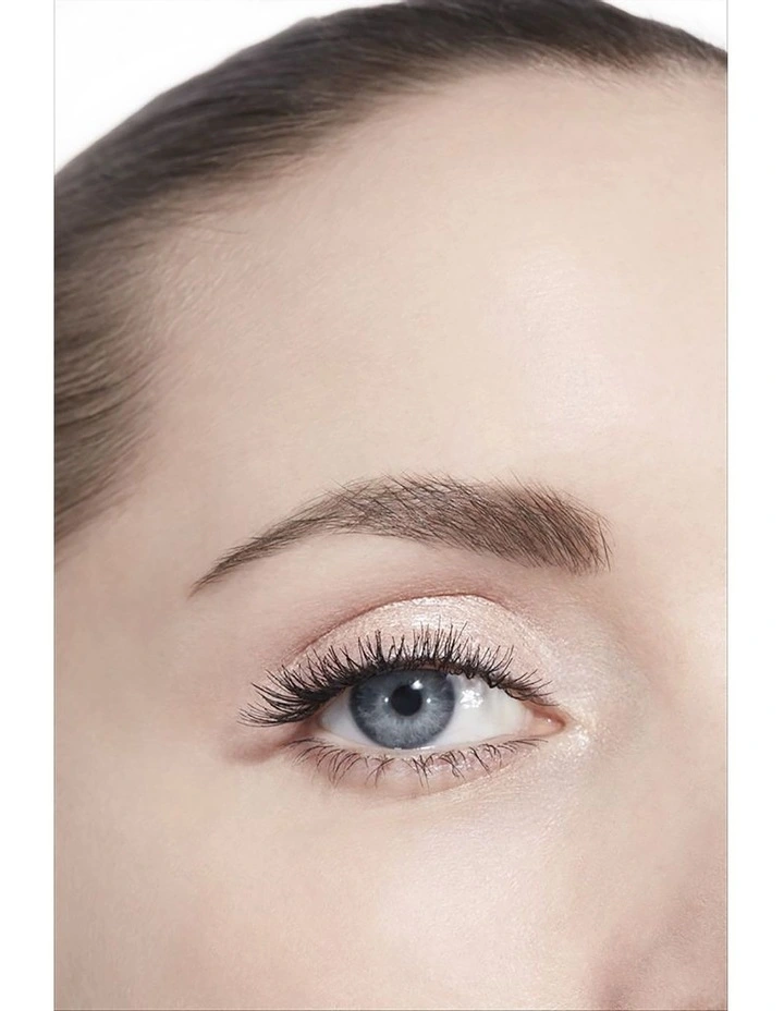 Chanel Ombre Premiere Laque Longwear Liquid Eyeshadow image 3