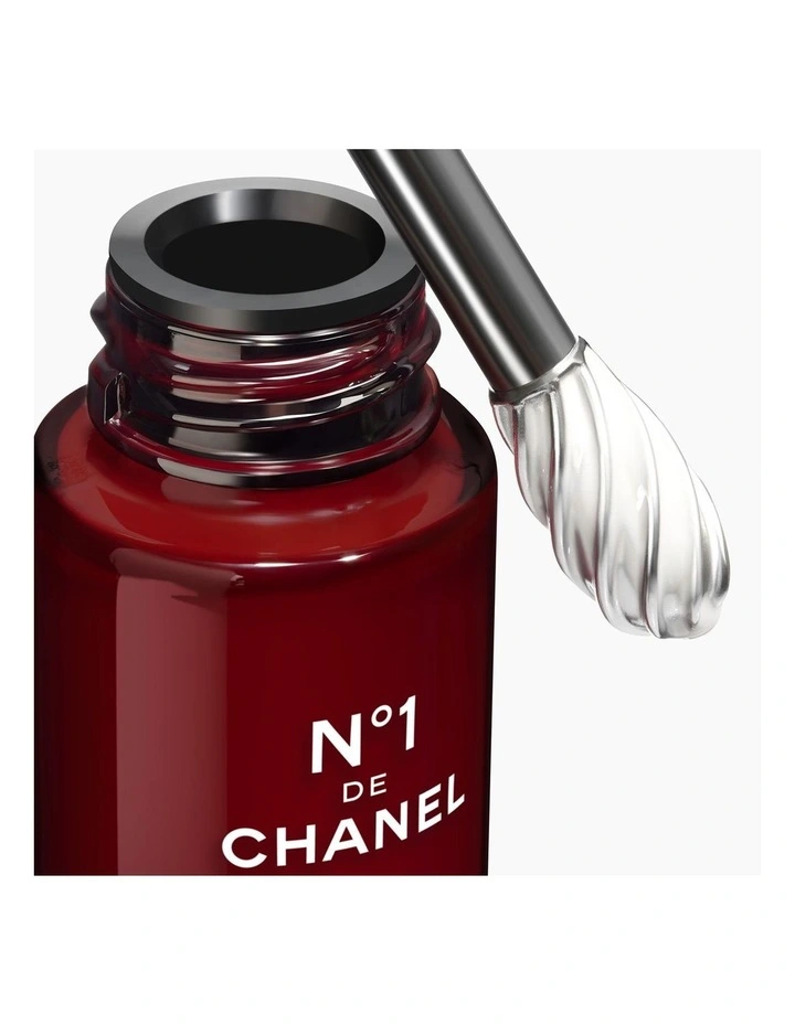 N°1 DE CHANEL REVITALIZING EYE SERUM image 3