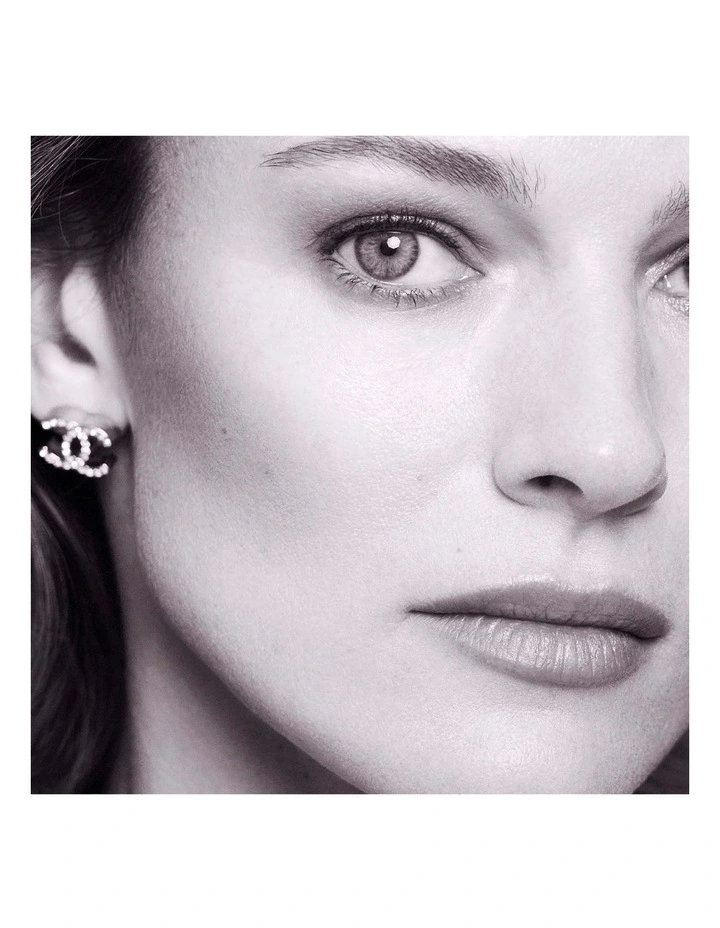 Chanel Le Lift Eye Cream Smooths Firms image 4