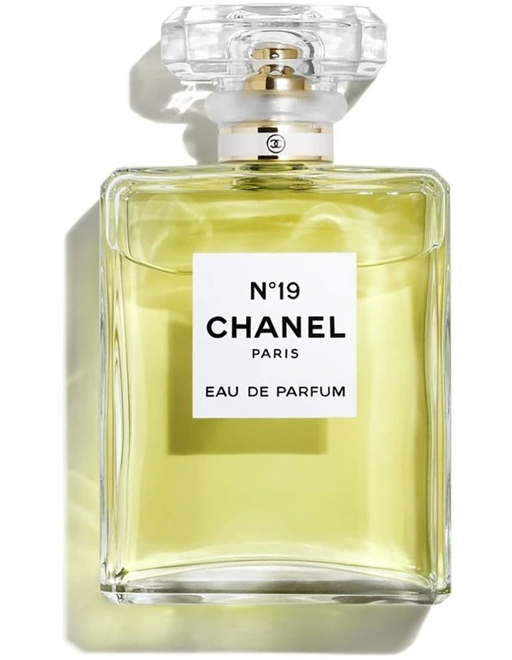 N°19 Eau de Parfum Spray image 1