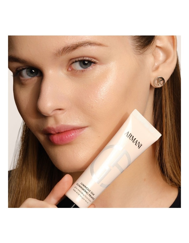 Luminous Silk Illuminating Primer image 6