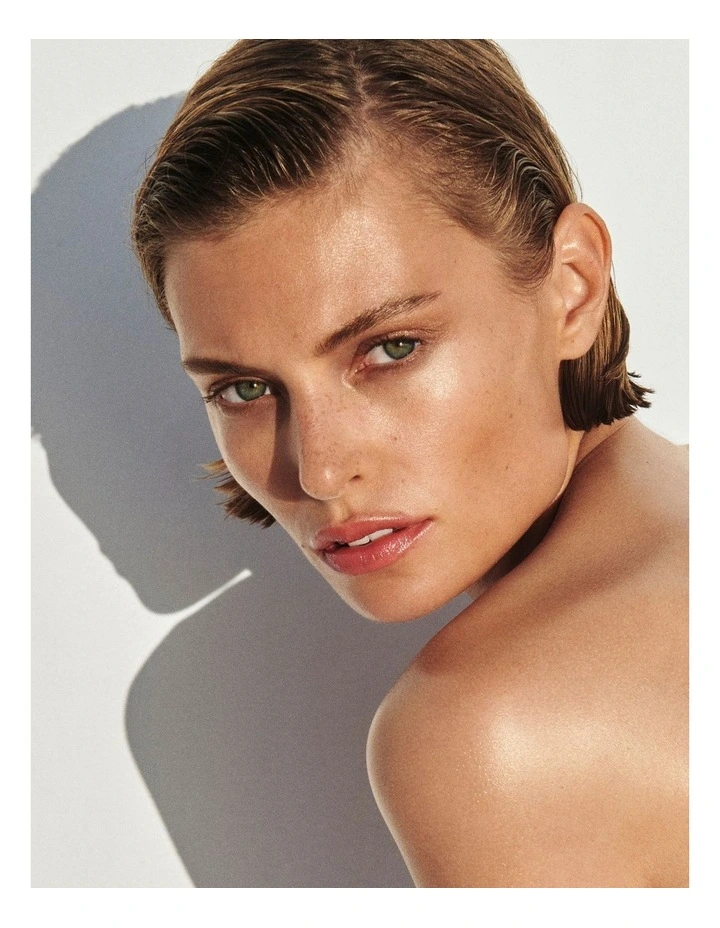 Soleil Hydrating Lip Oil image 4