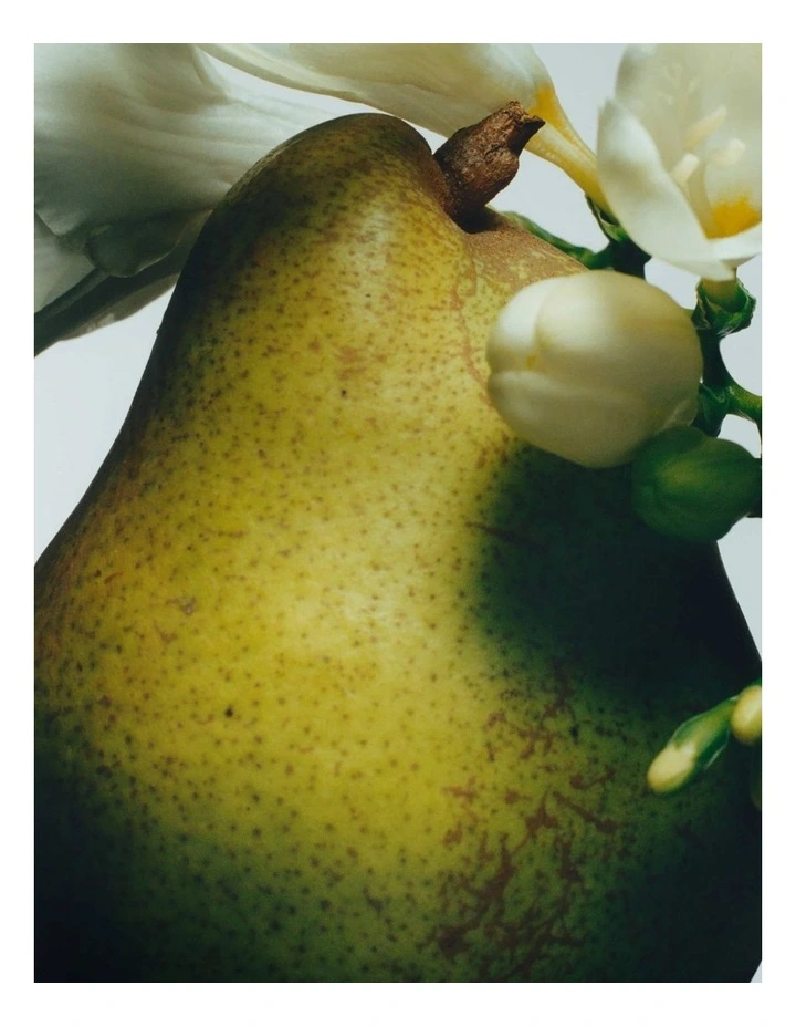 English Pear & Freesia Reed Diffuser image 3