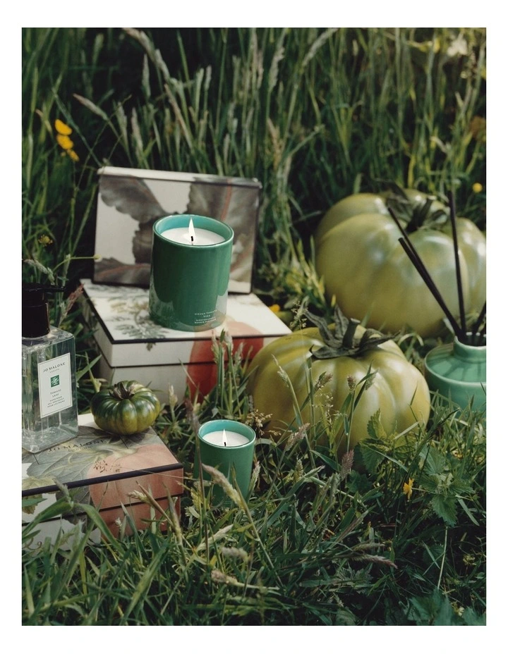Green Tomato Vine Townhouse Candle 75g image 2