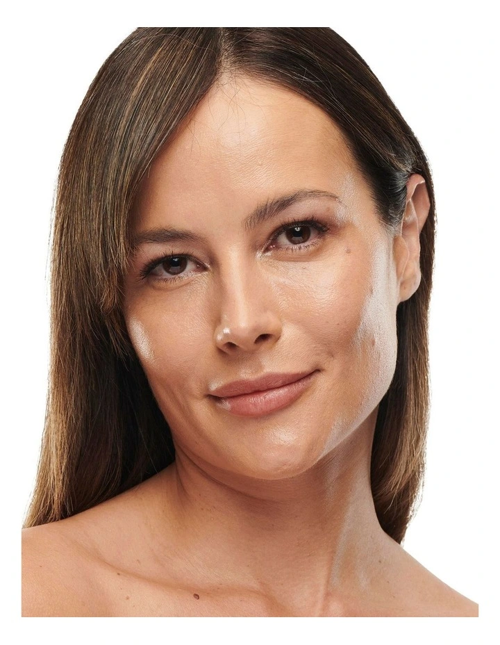 Studio Radiance Serum-Powered Foundation image 3