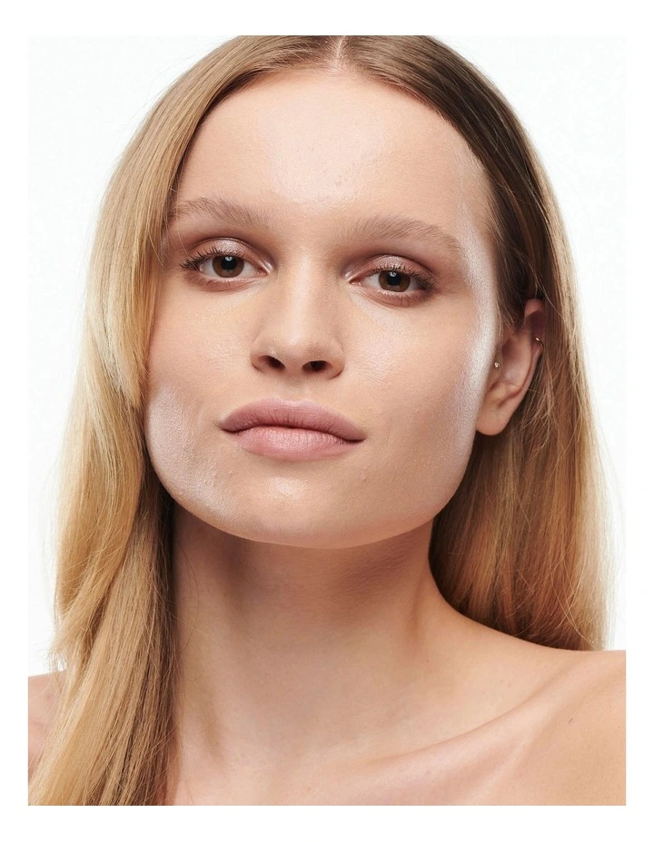 Studio Radiance Serum-Powered Foundation image 3