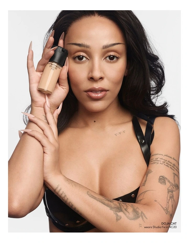 Studio Fix Fluid SPF15 Foundation image 2