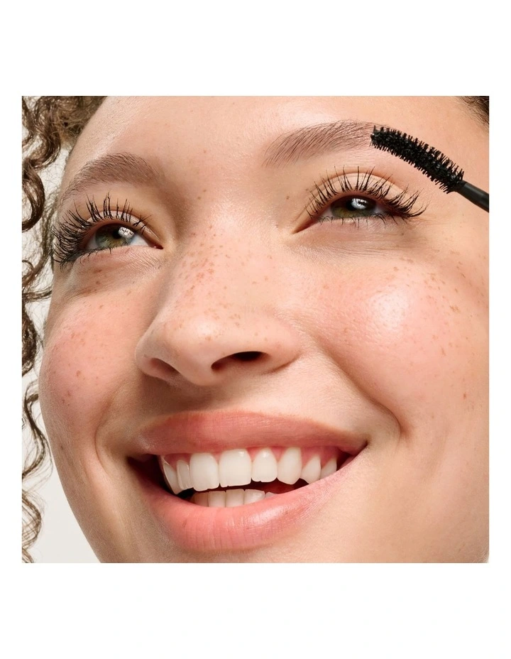 Fan Fest Mini Fanning and Volumising Mascara image 3